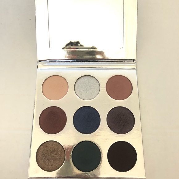 Kylie Cosmetics The Holiday 2016 Palette - Picture 4 of 6